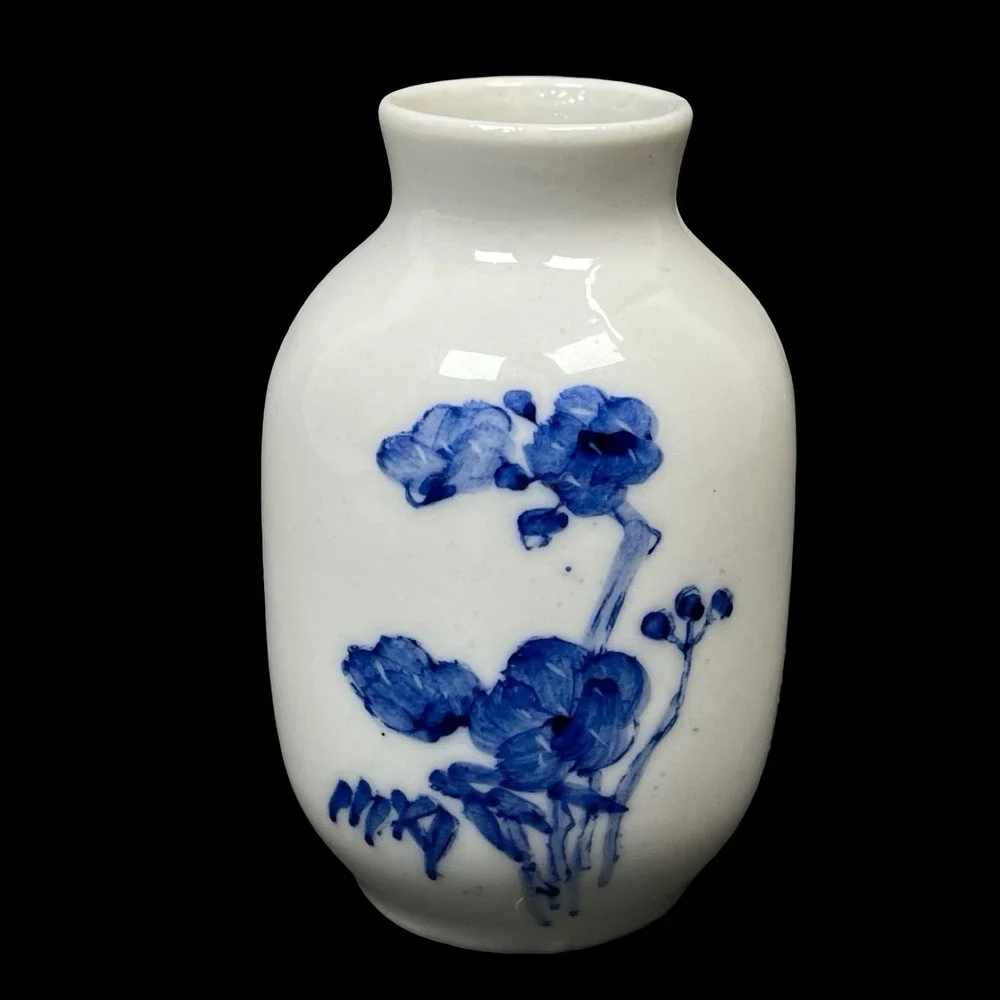 Miniature Bud Vase White Blue Hand Painted‎ Floral Chinoiserie Porcelain